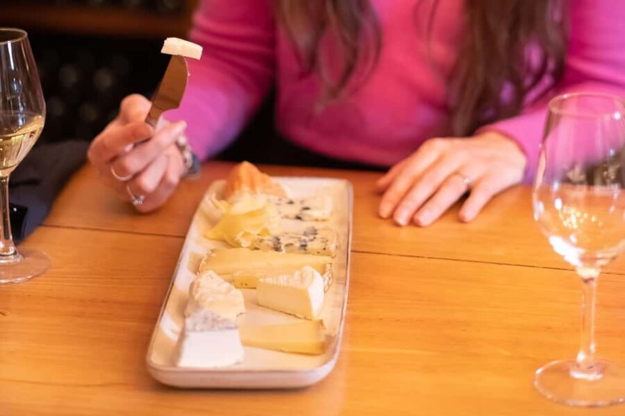 Paris: 10 Wines & 10 Cheeses tasting in French - Price and Value Analysis