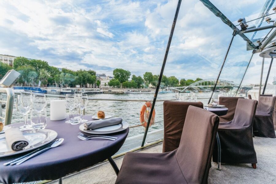 Paris: 3-Course-Dinner Cruise on the Seine with live music - Who Would Love This Experience?