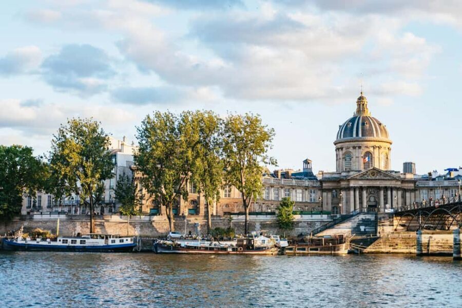 Paris : 3-Course Gourmet Dinner Cruise on Seine River - What to Expect on Board