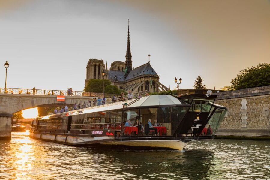 Paris: 4-Course Dinner Cruise on Seine River with Live Music - What Makes This Cruise Stand Out?
