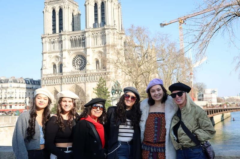 Paris: 6 hours PRIVATE tour in a van - photoshoot included - Why Choose This Private Tour?