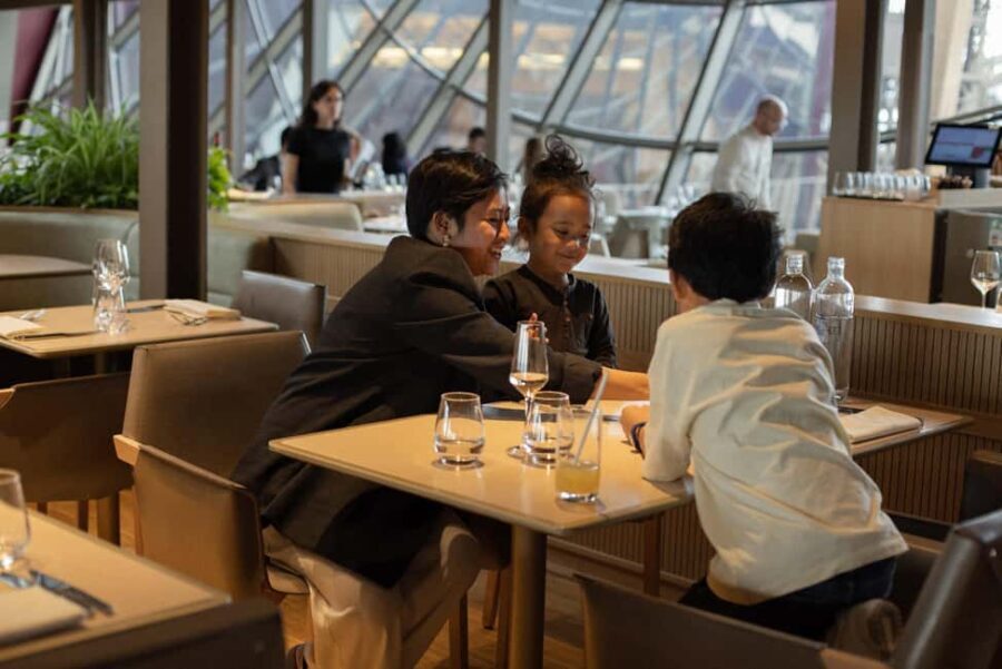 Paris: Christmas Lunch at Eiffel Tower with Panoramic Views - Why This Tour Stands Out