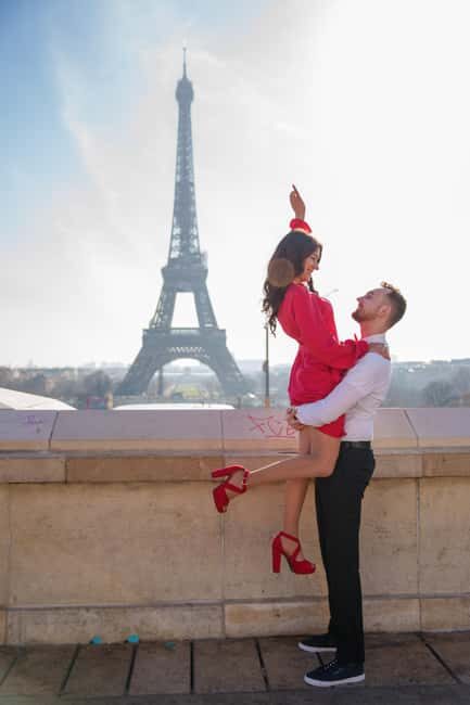 Paris: Eiffel Tower Photoshoot with a Professional - Why This Photoshoot Offers Great Value