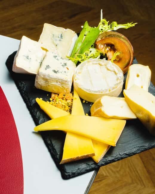 Paris: Evening River Cruise with Champagne & Food tasting - Who Will Love This Cruise?