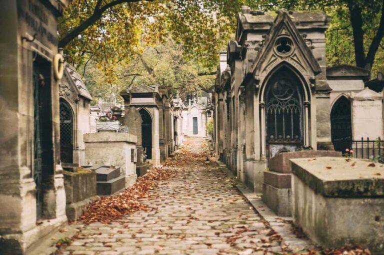 Paris: Famous Graves of Pere Lachaise Cemetery Guided Tour - An In-Depth Look at the Père Lachaise Guided Tour