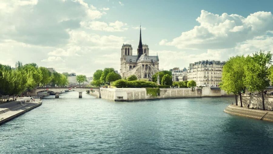 Paris : Historic Heart of Paris: Île de la Cité Walking Tour - Notre Dame: A Gothic Masterpiece