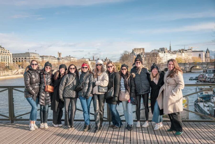 Paris Historic Islands Walk: Seine, Notre Dame & Louvre View - Notre Dame Cathedral: A Majestic Landmark