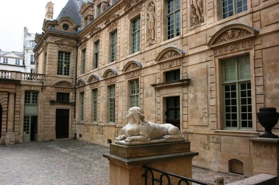 Paris: Le Marais Highlights Guided Small Group Walking Tour - Practical Details and What You Get
