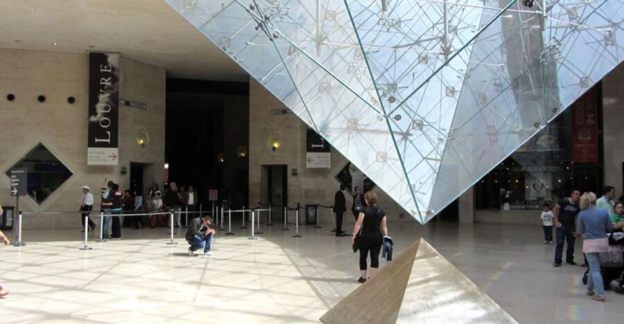 Paris: Louvre Museum Skip-The-Line Tour - An In-Depth Look at the Louvre: What to Expect