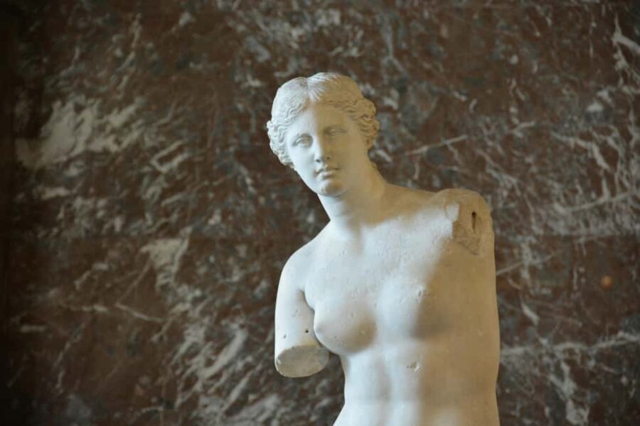 Paris: Louvre Museum Ticket with Masterpieces Audio Guide - A Close Look at What to Expect
