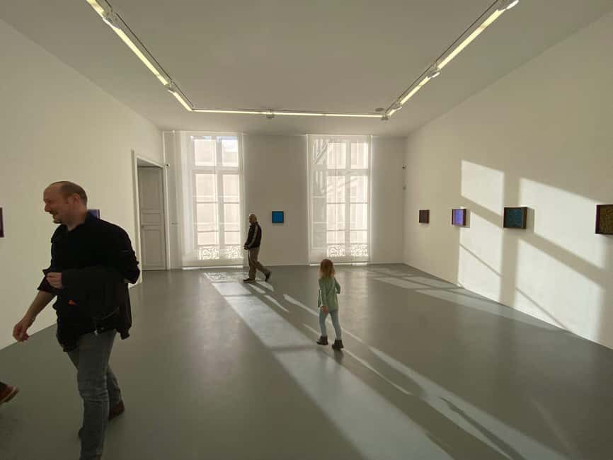 Paris: Marais Contemporary Art Galleries with an artist - Who Will Love This Tour?