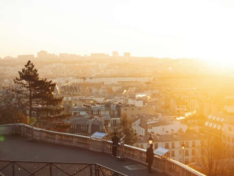 Paris: Montmartre Hidden Gems and Highlights Walking Tour - Exploring Winding Streets and Artistic Corners