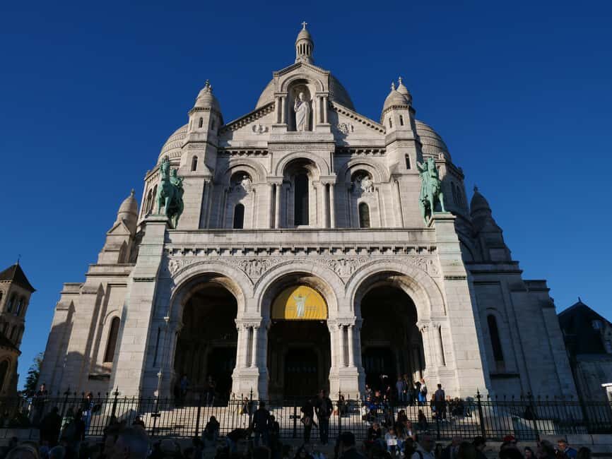 Paris: Montmartre Must-See Walking Tour with a Local Guide - Authentic Experiences and Hidden Gems
