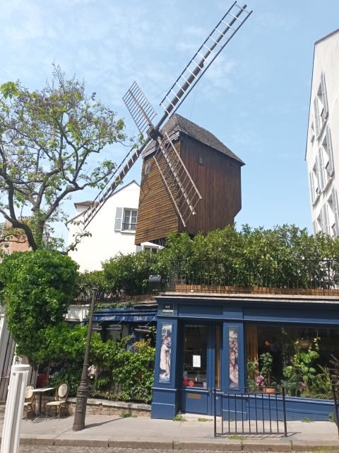 Paris: Montmartre Small Group Guided Walking Tour - Why This Tour Stands Out