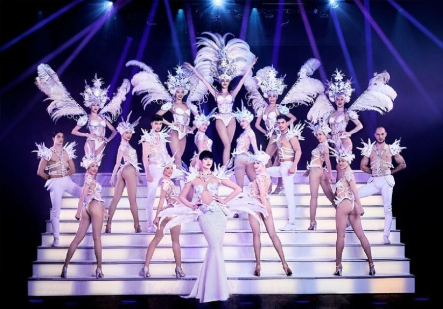 Paris: New Year's Eve 31/12 Dinner and Cabaret Show - Who Will Love This Experience?