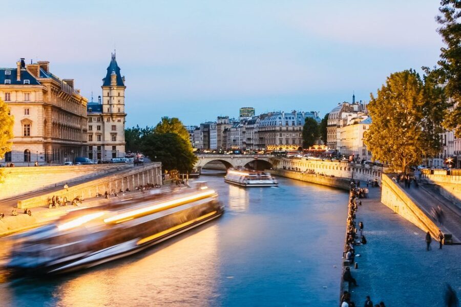 Paris: Night River Cruise On The Seine With Waffle Tasting - A Genuine Look at the Paris Night Seine Cruise