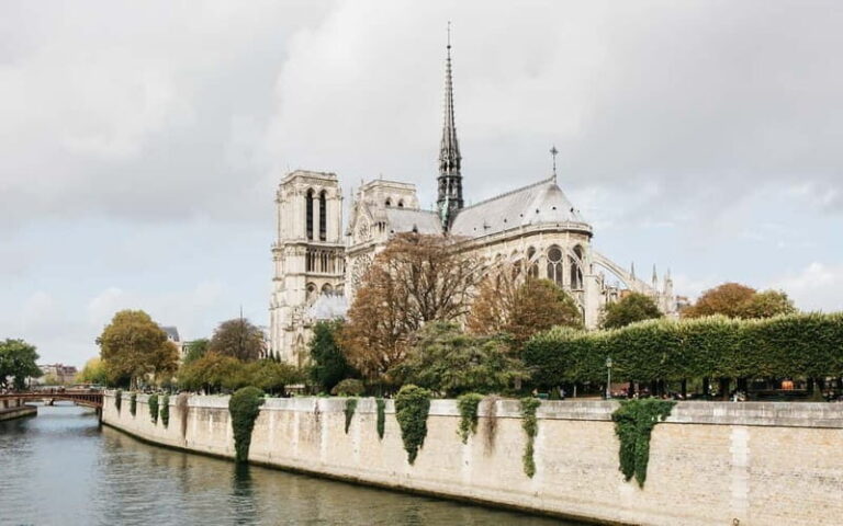 Paris: Notre Dame Exterior Guided Tour with a Small Group - An In-Depth Look at the Experience
