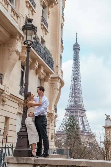 Paris photographer 1 hour near the Eiffel Tower or in Paris - Comparing Value and Similar Experiences
