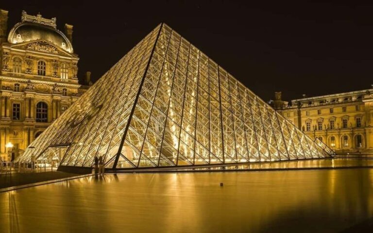 Paris: Private Night Sightseeing Tour by a Local - A Scenic Drive Through the City of Light