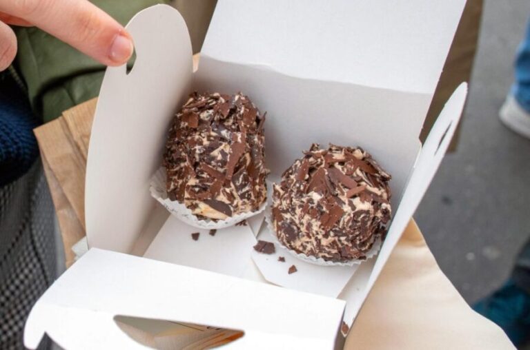 Paris: Private Pastry Food Tour of French Sweet and Desserts - Who Should Consider This Tour