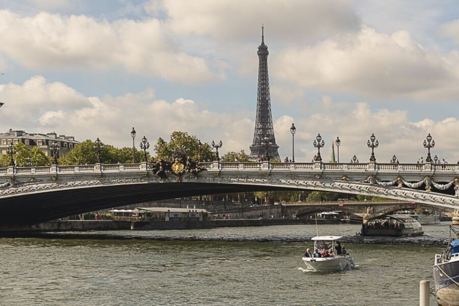 Paris: Private Seine River Cruise - Exploring the Seine: An Up-Close Look at the Itinerary