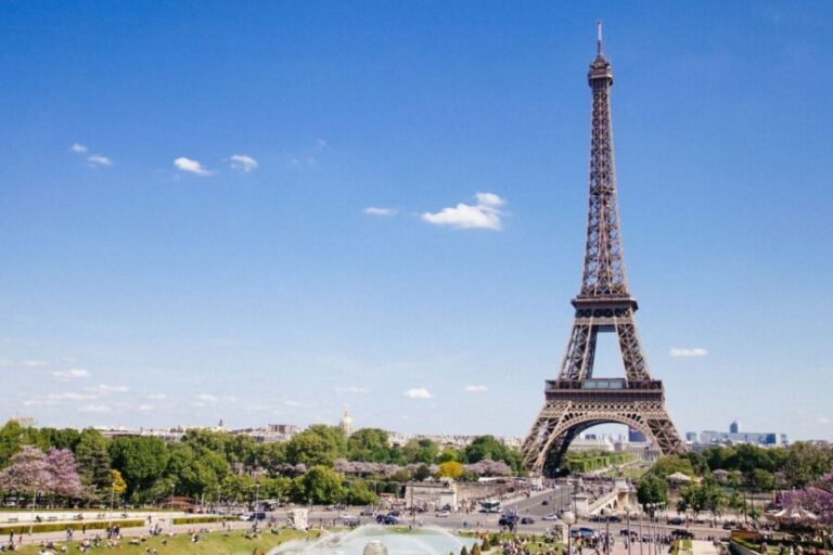 Paris: Private Walking Tour with a Licensed Local Guide - The Itinerary: A Closer Look at Each Stop