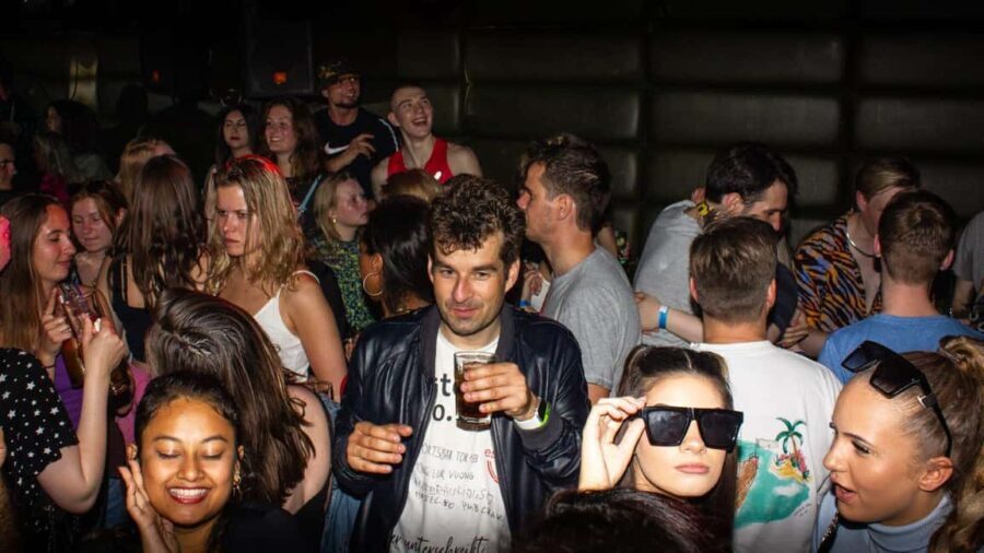 Paris: Pub Crawl with Shots and Nightclub Entry - Practical Details & What You Should Know