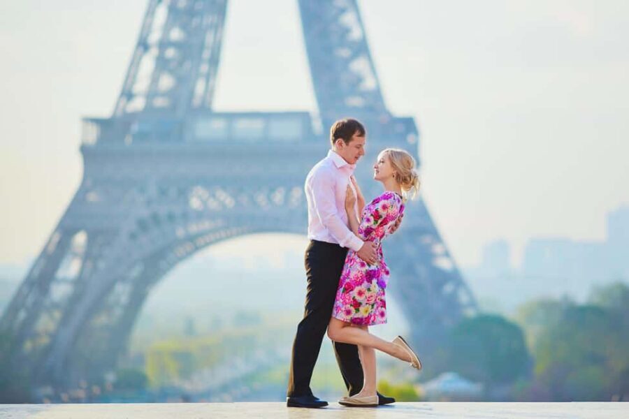 Paris: Romantic Couple Photoshoot (with flower bouquet!) - The Itinerary in Detail