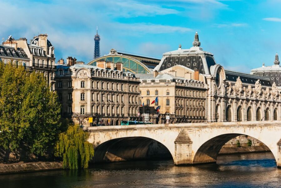 Paris: Romantic Cruise with 3-course Dinner on Seine River - Who Should Consider This Experience?
