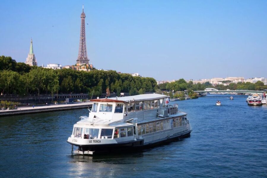 Paris : Seine River Lunch cruise from Eiffel Tower - The Experience: An In-Depth Look