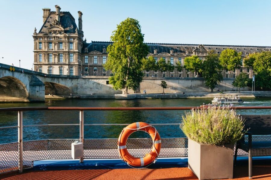 Paris: Seine River Panoramic Views Dinner Cruise - Authentic Experiences and Authentic Value