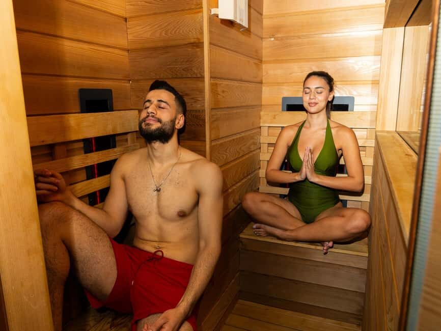 Paris: Seine Yacht Hotel Stay & Paradis Latin Cabaret show - A Day in Paris: The Ultimate Combination of Relaxation and Entertainment