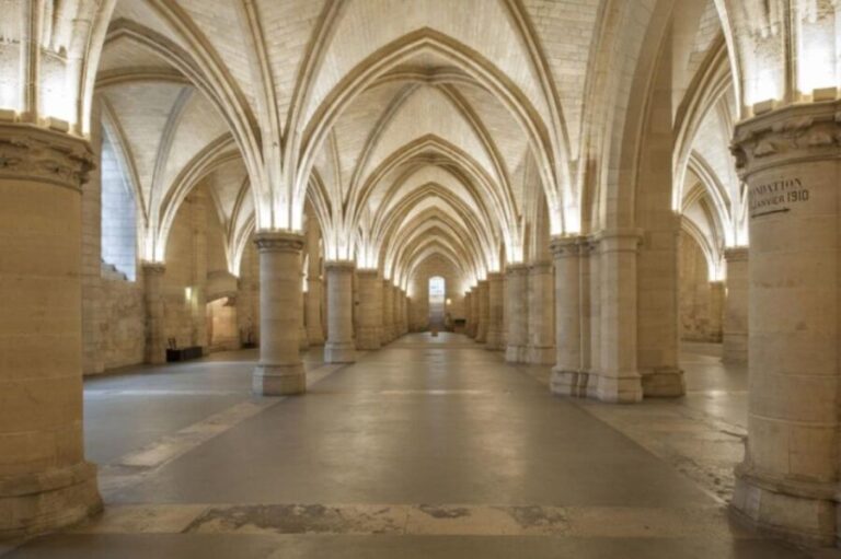 Paris: Ste-Chapelle, Conciergerie, Notre Dame Private Tour - A Closer Look at the Itinerary