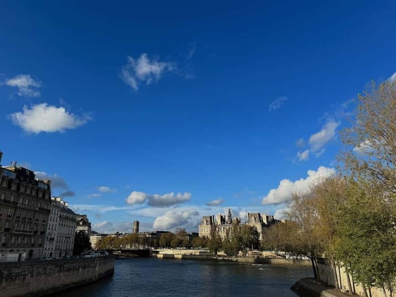 Paris: The vibrant city center and Le Marais in German - Why This Tour Offers Great Value