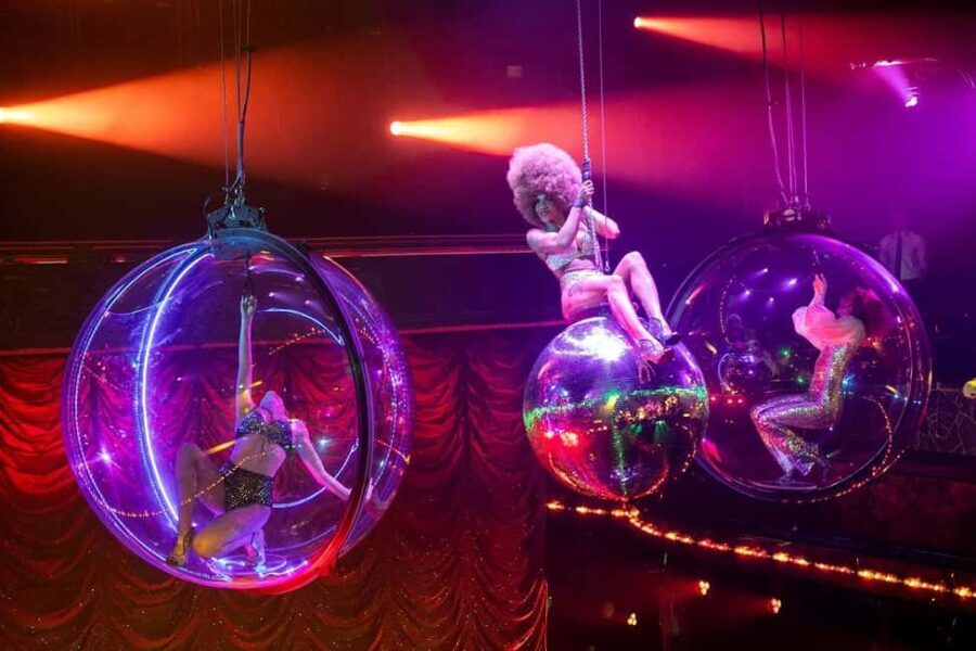 Paris: VIP Dinner and Cabaret Show at Paradis Latin - Who Will Love This Experience?