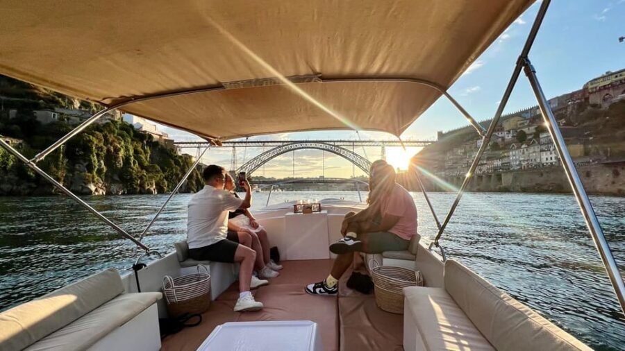 Passeio Barco 6 Pontes Douro com degustação vinho do Porto - Deep Dive into the Experience