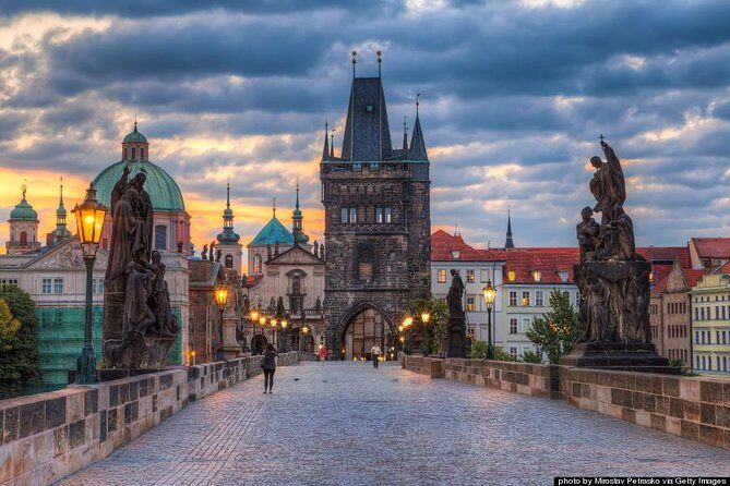Pedestrian tour of Prague in Spanish - Practical Aspects & Tips