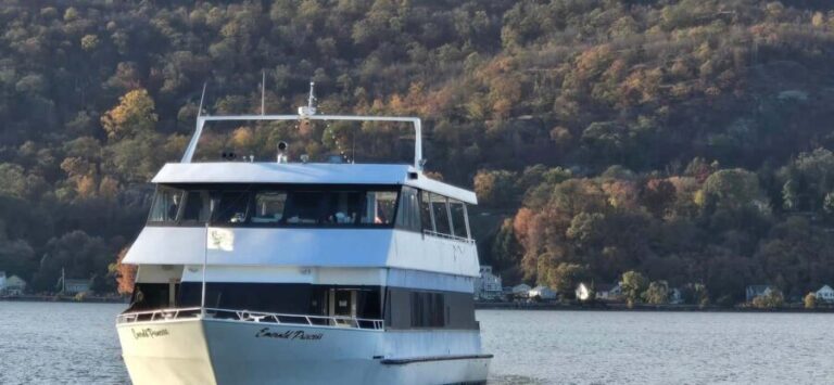 Peekskill: Hudson River Fall Foliage Brunch Cruise - FAQ
