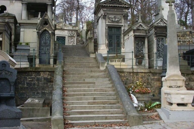 Père Lachaise Cemetery Walking Tour - Semi-Private 12ppl Max - An In-Depth Look at the Père Lachaise Cemetery Tour