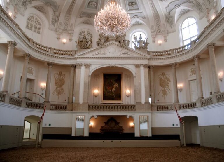 Performance Of The Lipizzans At Spanish Riding School - Who Will Love This Tour?