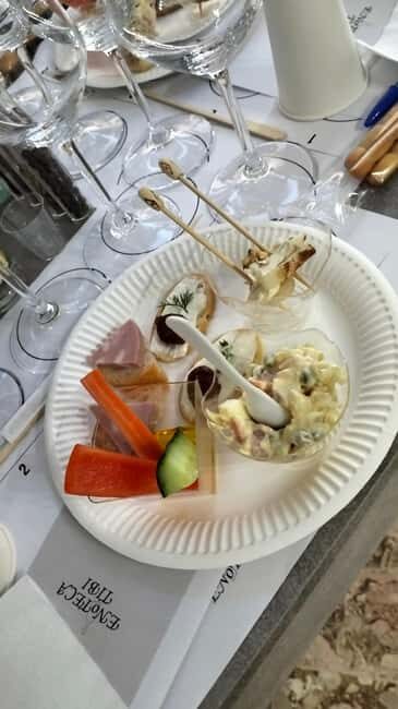 Peschiera del Garda:wine tasting three wines from Lake Garda - Detailed Review: A Closer Look at the Lake Garda Wine Tasting at Enoteca Tibi