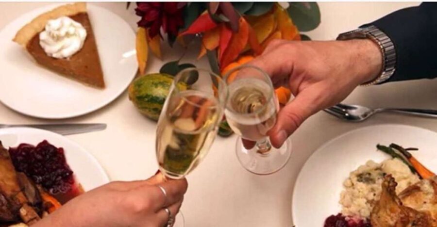 Philadelphia: Christmas Eve Gourmet Brunch or Dinner Cruise