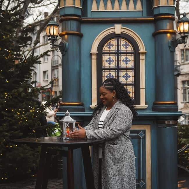 Photo shoot at the Cologne Christmas market with a local photographer - Exploring the Details of the Cologne Christmas Market Photo Shoot