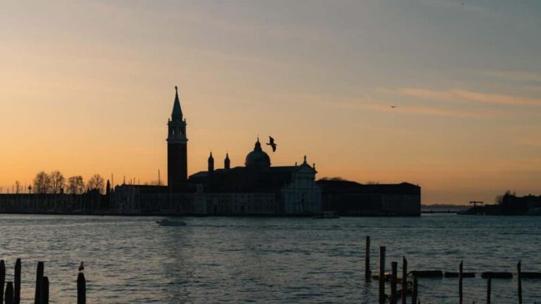 Photography Walk with your phone! Venice hidden gems - What to Expect During the Tour