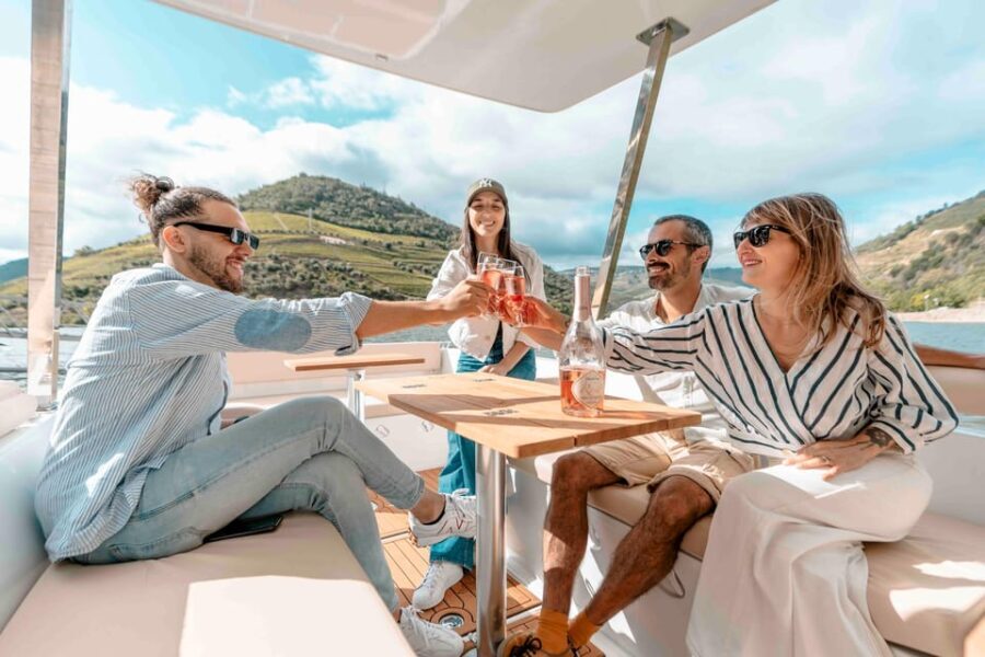 Pinhão: Private Electric Boat Tour 1h- Wine Tasting Included - Who Will Love This Tour?