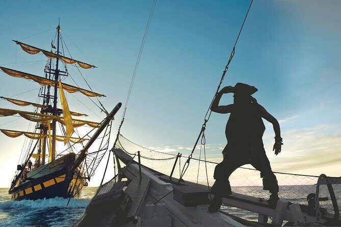 Pirate Ship Sunset Dinner and Show in Los Cabos - The Sunset and the Arch: First Stop