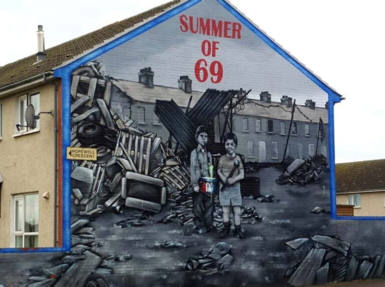 Political Wall Murals and Peacewall - A Deep Dive into Belfast’s Murals and Peace Wall