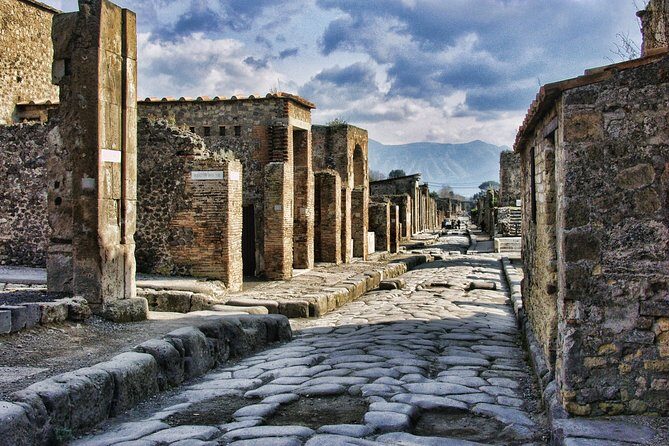 Pompeii and Vesuvius - VIP Tour/Small Group with Lunch - FAQ