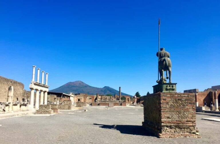 Pompeii: experience with a real archaeologist in a small group - An In-Depth Look at the Pompeii Experience