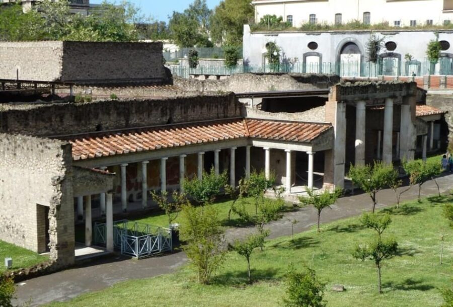 Pompeii: Oplontis Small Group Tour with an Archaeologist - Who Should Consider This Tour?